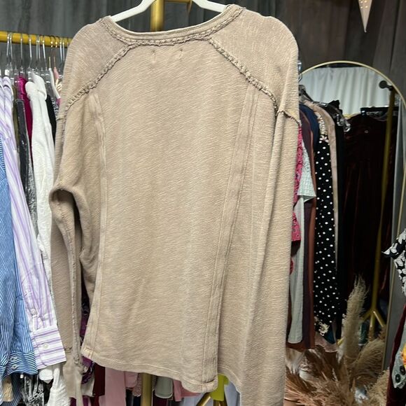 Free People We the Free Taylor Henley Top in Greige NWOT - Picture 8 of 8